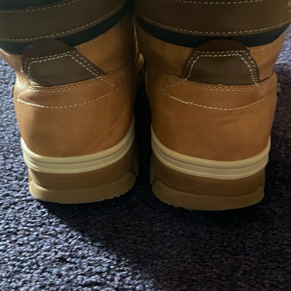 Boots - Picture 5 of 6